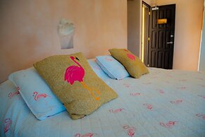 Flamingos Inn