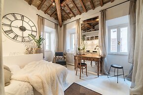 Navona Luxury & Charming Apartment