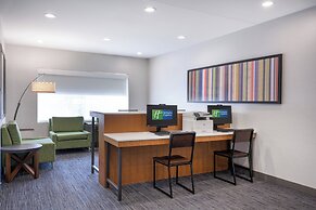 Holiday Inn Express & Suites Phoenix East - Gilbert, an IHG Hotel