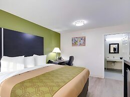 Super 8 by Wyndham Palestine