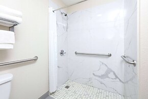 Super 8 by Wyndham Palestine