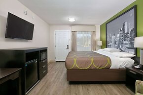 Super 8 by Wyndham Palestine