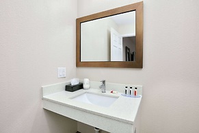 Super 8 by Wyndham Palestine