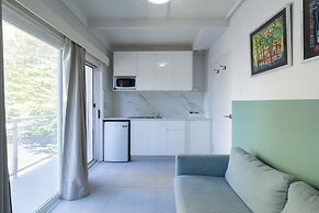 Manly Waves Studios & Apartments