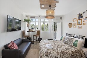 Manly Waves Studios & Apartments