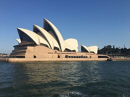 Manly Waves Studios & Apartments