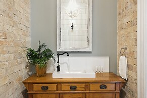 Manly Waves Studios & Apartments