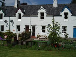 Crinan Canal Cottage