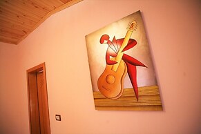 Gold Guest House & Bar