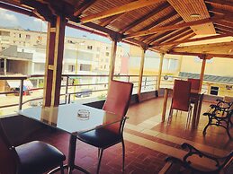 Gold Guest House & Bar