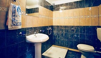 Gold Guest House & Bar