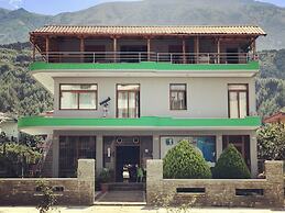 Gold Guest House & Bar