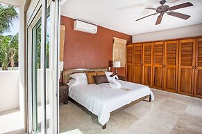 Villa Izcalli by PRP