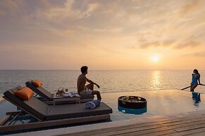 Emerald Faarufushi Resort & Spa