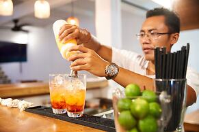 Ohana's Beachfront Resort & Beach Club