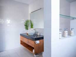 Ohana's Beachfront Resort & Beach Club