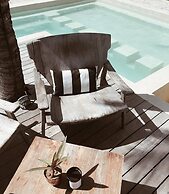 Ohana's Beachfront Resort & Beach Club