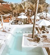 Ohana's Beachfront Resort & Beach Club