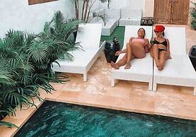 Ohana's Beachfront Resort & Beach Club