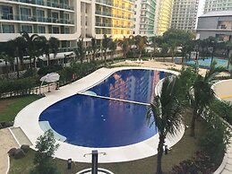 Azure Beach Club Paris Hilton