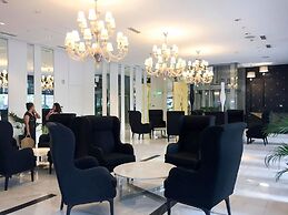 Azure Beach Club Paris Hilton