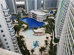 Azure Luxury City Suites by VacationsPH