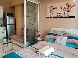 Azure Luxury City Suites by VacationsPH