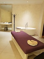 Azure Luxury City Suites by VacationsPH