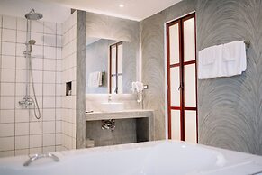 S2 Modern Boutique Hotel