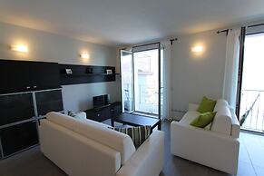 Luxury Apartment Front Lake View