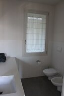 Luxury Apartment Front Lake View