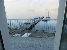 Luxury Apartment Front Lake View