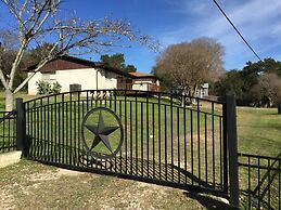 The Lazy A Rr7221 3 Bedroom Home by RedAwning