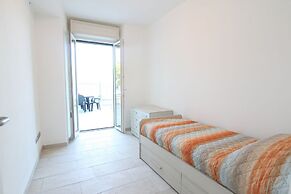 Infinity House Front Lake