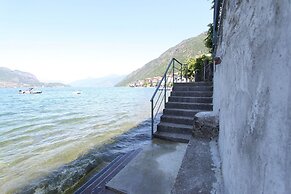 Infinity House Front Lake