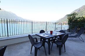 Infinity House Front Lake