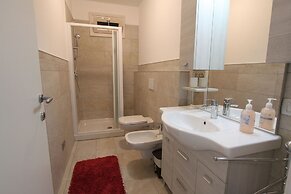 Infinity House Front Lake