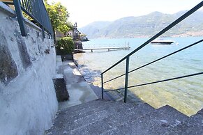 Infinity House Front Lake