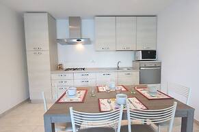 Infinity House Front Lake