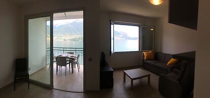 Infinity Luxury Apartment on the Lake