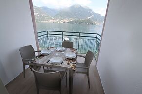 Infinity Luxury Apartment on the Lake