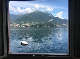 Infinity Luxury Apartment on the Lake