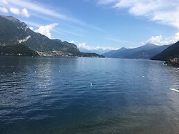 Infinity Luxury Apartment on the Lake