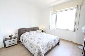 Infinity Luxury Apartment on the Lake