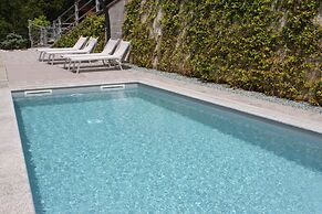 Luxury Apartment with Pool