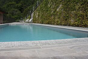 Luxury Apartment with Pool