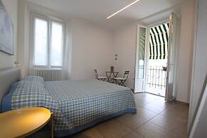 New Luxury House on the Lake