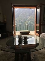 Swan's Nest Luxury Apartment on the Lake