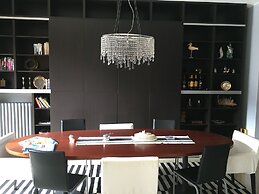 Swan's Nest Luxury Apartment on the Lake