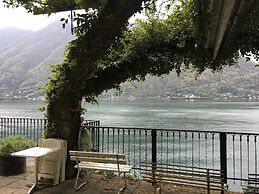 Swan's Nest Luxury Apartment on the Lake